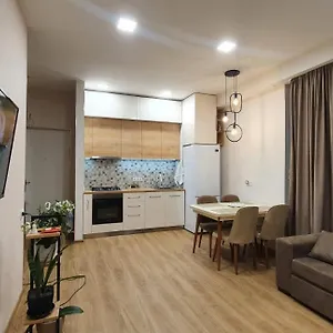Lovely & Cozy In Isani Апартаменты Тбилиси